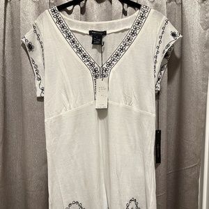 Ivory and Black BCBG Short Sleeve Embroidered Top NWT